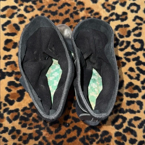 Iconic & rare Eat Me Whole bootandals in black; as worn by Kat von D - Picture 7 of 7